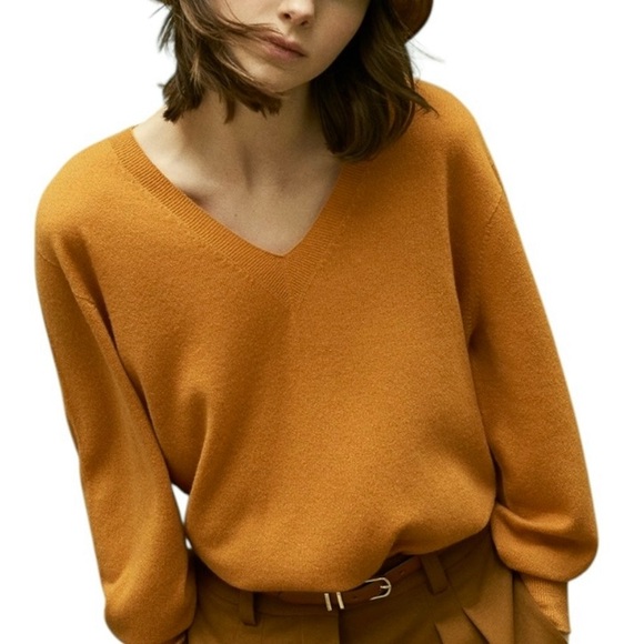Comptoir Des Cotonniers Sweaters - Comptoir Des Cotonniers French Cashmere Mustard V-Neck Sweater - Extra Small